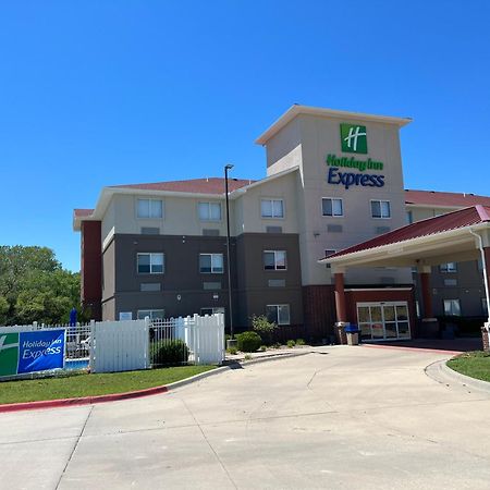 Holiday Inn Express - Wichita North - Park City By Ihg Bagian luar foto