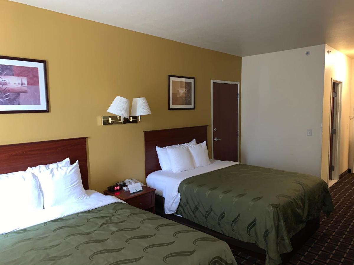 Holiday Inn Express - Wichita North - Park City By Ihg Bagian luar foto